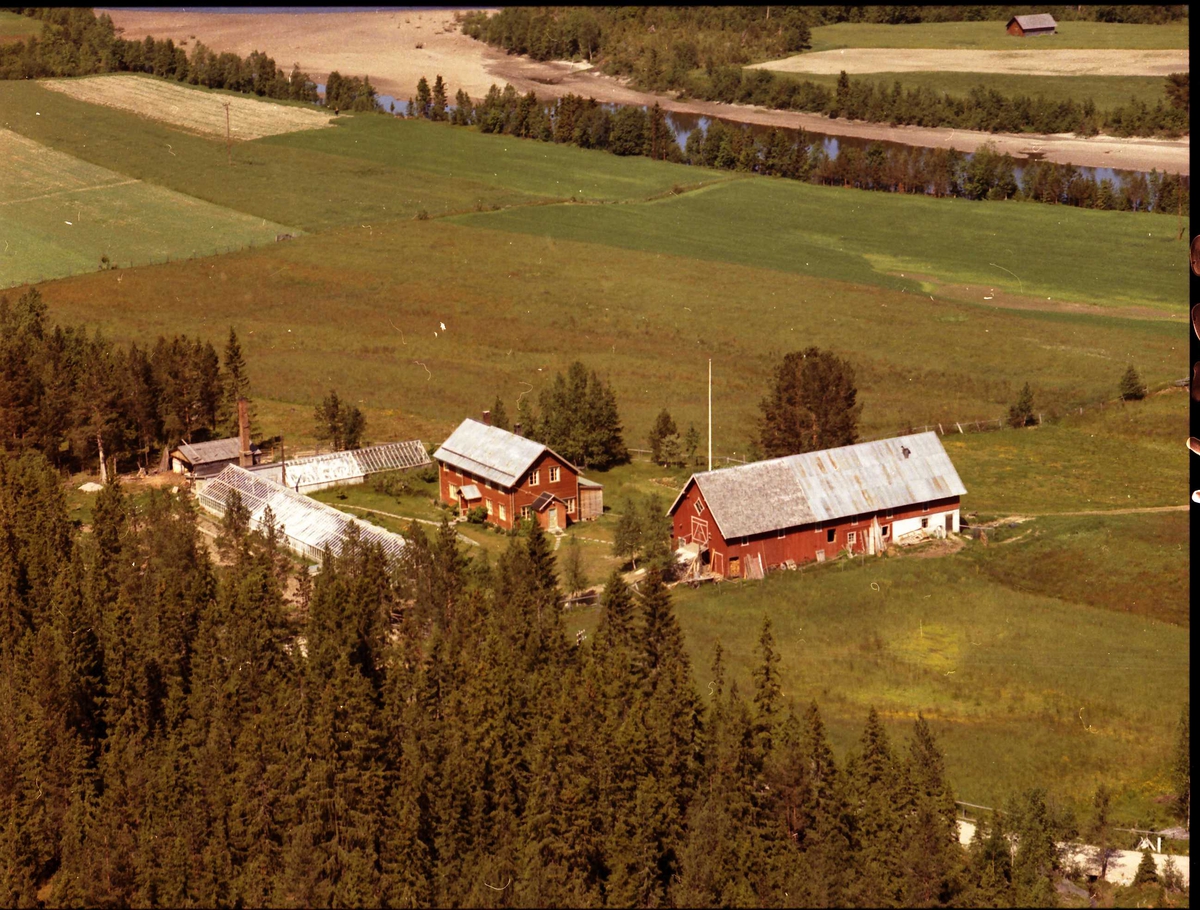 Widerøes Flyveselskap A/S, Gårdsbruk.
