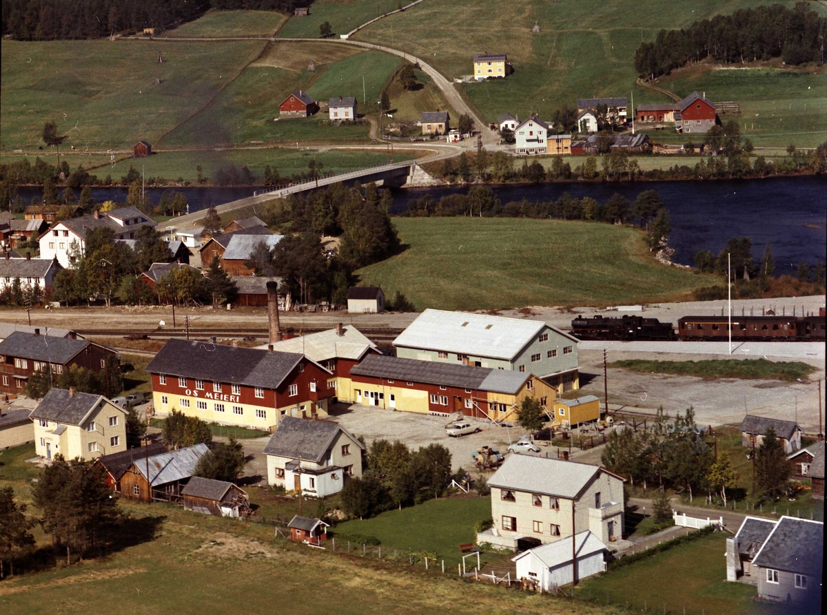 Widerøes Flyveselskap A/S, Os meieri.