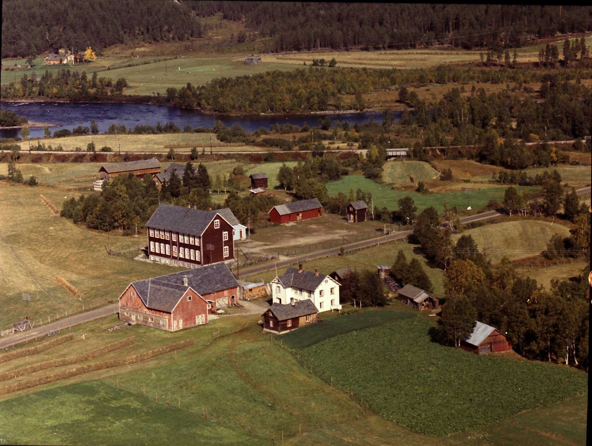 Widerøes Flyveselskap A/S, Gårdsbruk.
