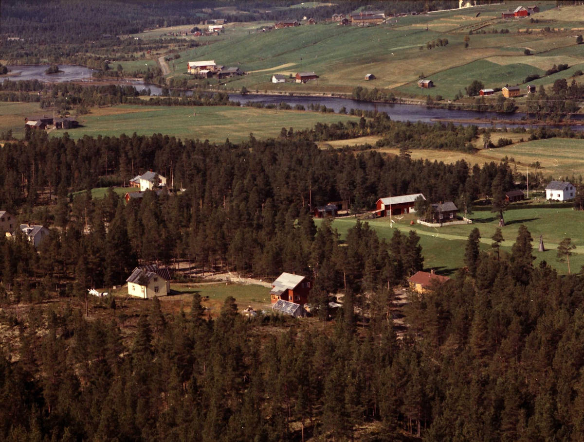 Widerøes Flyveselskap A/S, Gårdsplass.