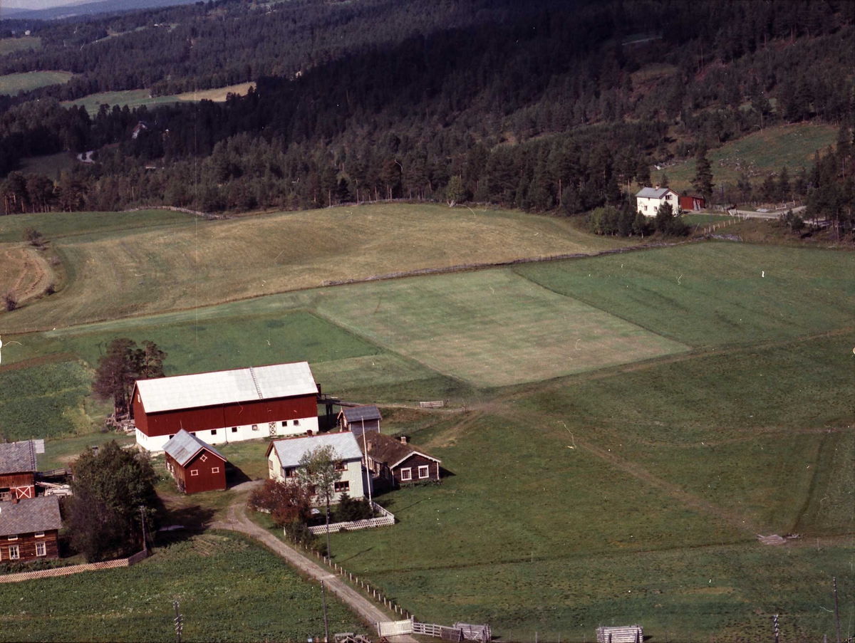 Widerøes Flyveselskap A/S, Gårdsbruk (Osmoen Øvre)