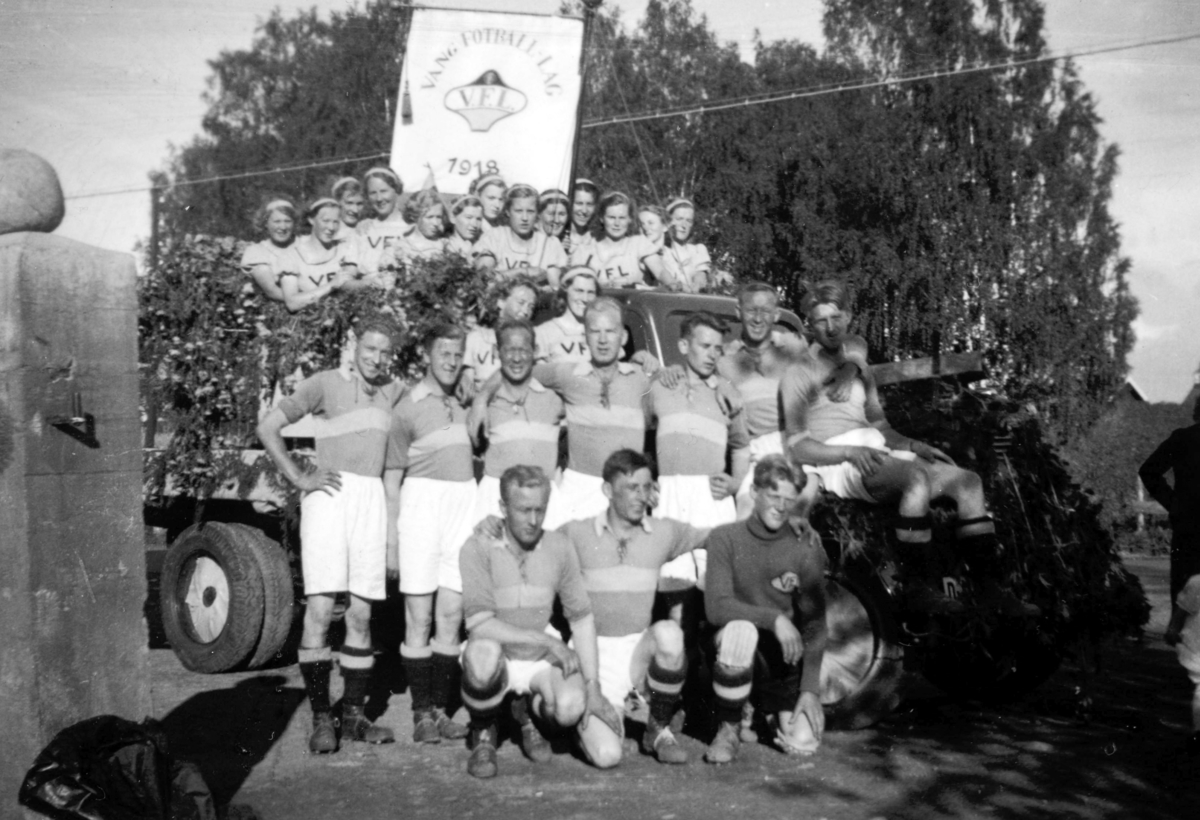 Ukjent, Hamardagen 1938. Vang FL. Gruppe, menn, kvinner, ukjente.