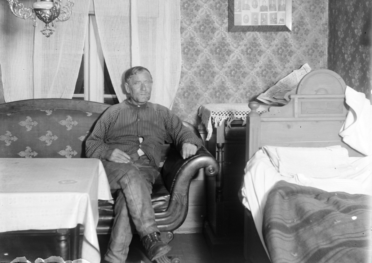 Engebret Dalen Olsen, Salmaker Peder Bratlien 1859-1944 , ungkar. Bodde på ett rom i Bratlien 634-2. Se Nes bygdebok, bind 2, dle 3 side 709.