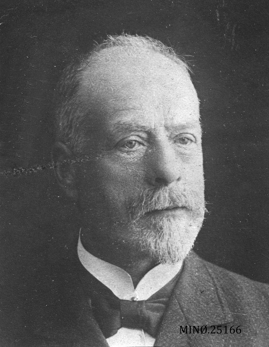 Ukjent, Portrett av lensmann Hagbart Thoresen (1847-1912)