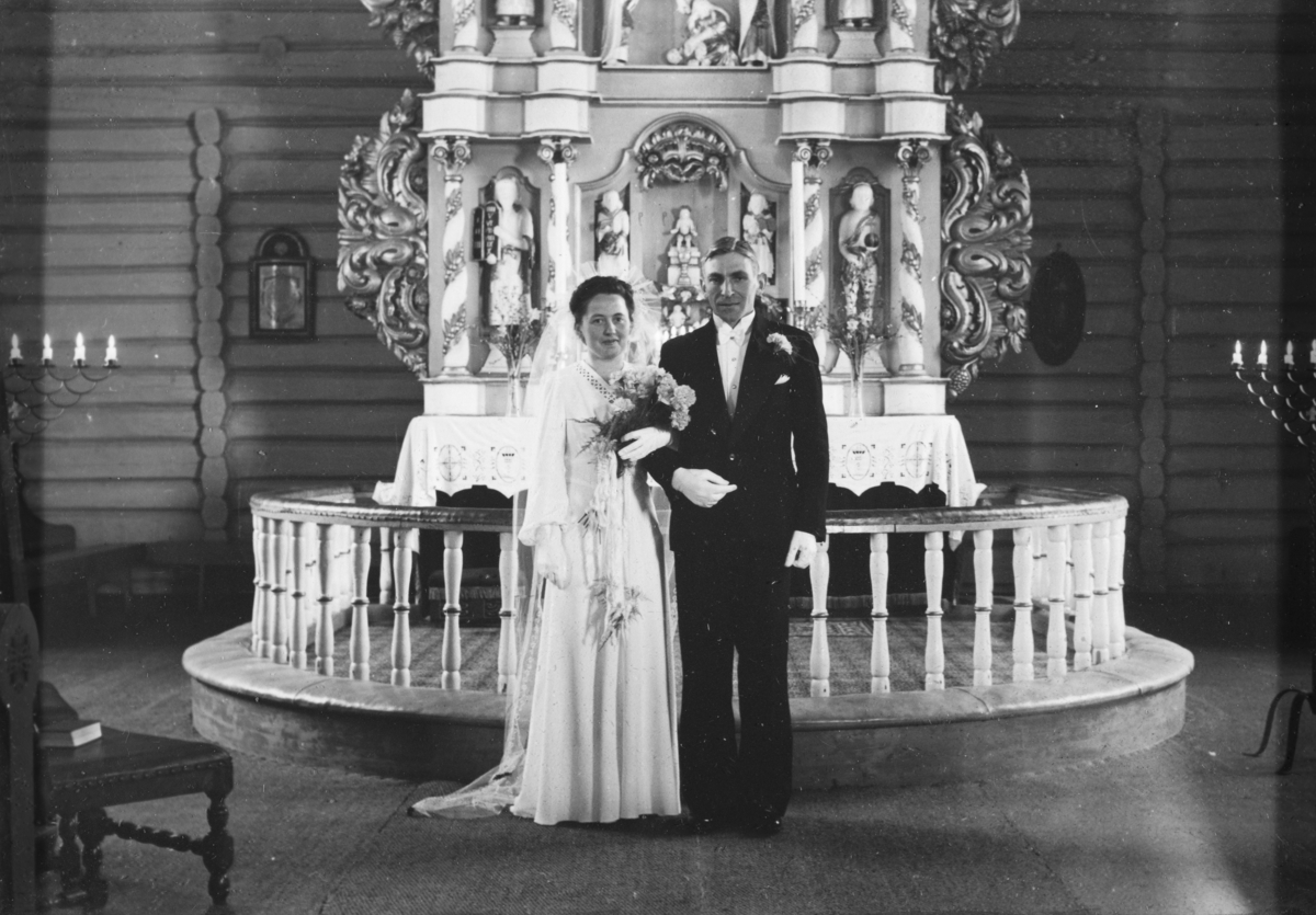 Ukjent, Brudepar Johanne f. 20.05.1914-d. 31.01.1989 og Syver Opsahl(?) f. 11.07.1915-d.31.03.2008.
