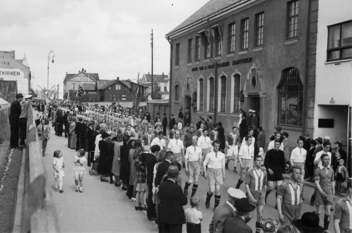 Ukjent, Vangsvegen, Hamar,, Idrettens dag 1945.