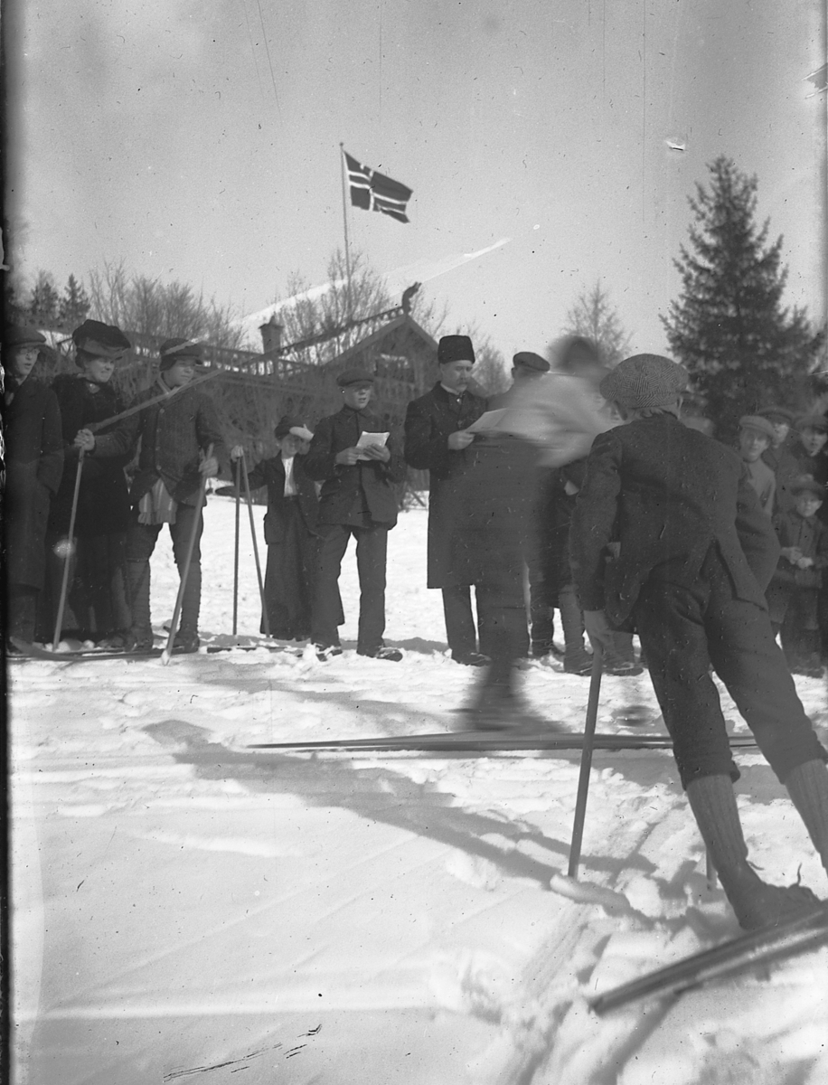 Johs. (Johannes) Johannessen, Alhaug sportsstue, skistue, Hedmarkstoppen, vinter.
