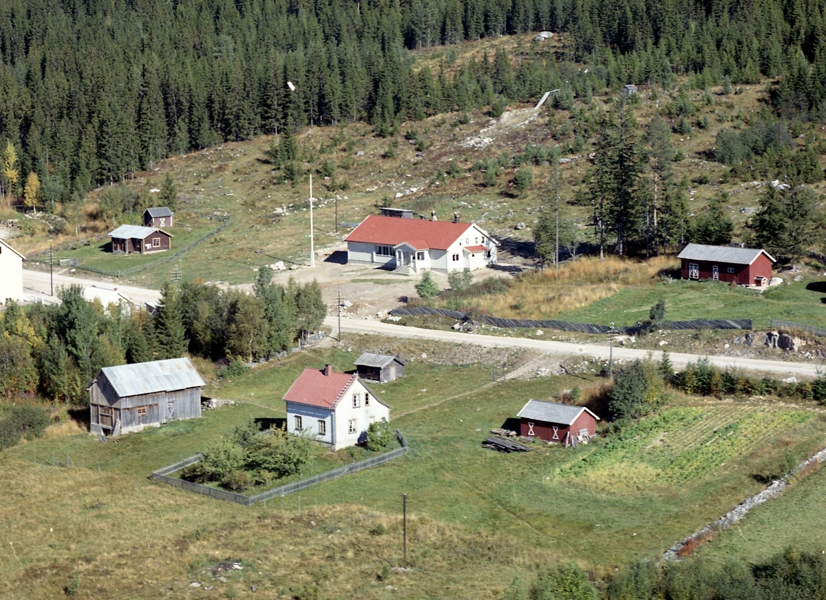 Widerøes Flyveselskap A/S, Bolighus, forsamlingshus