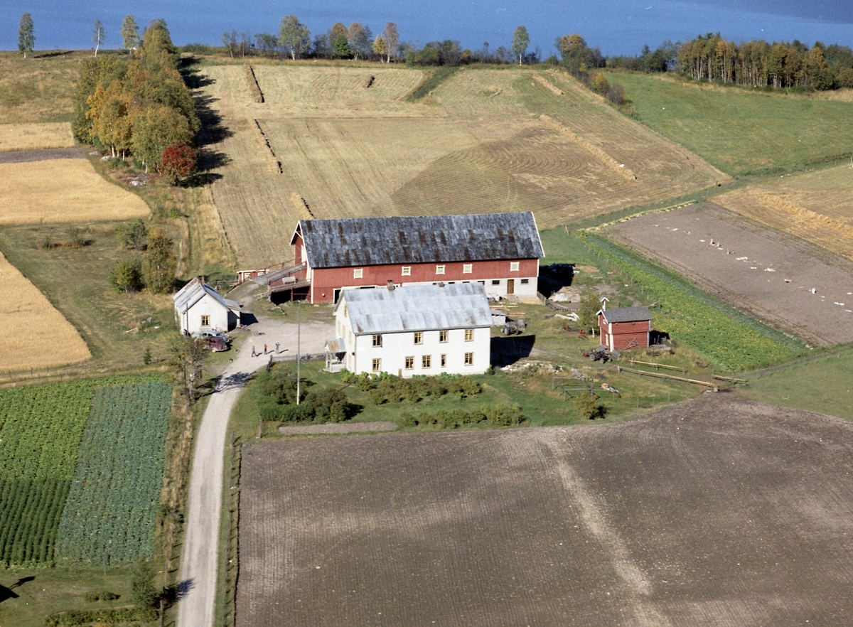 Widerøes Flyveselskap A/S, Gardsbruk Nerdigard Otnes 16/1
