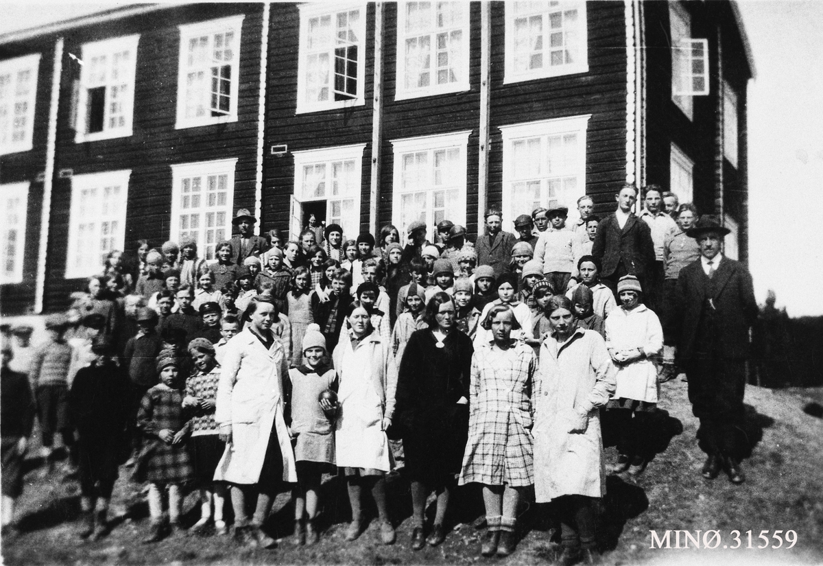 Ukjent, Kirkekretsen skole. Barneskolen og framhaldsskolen.
