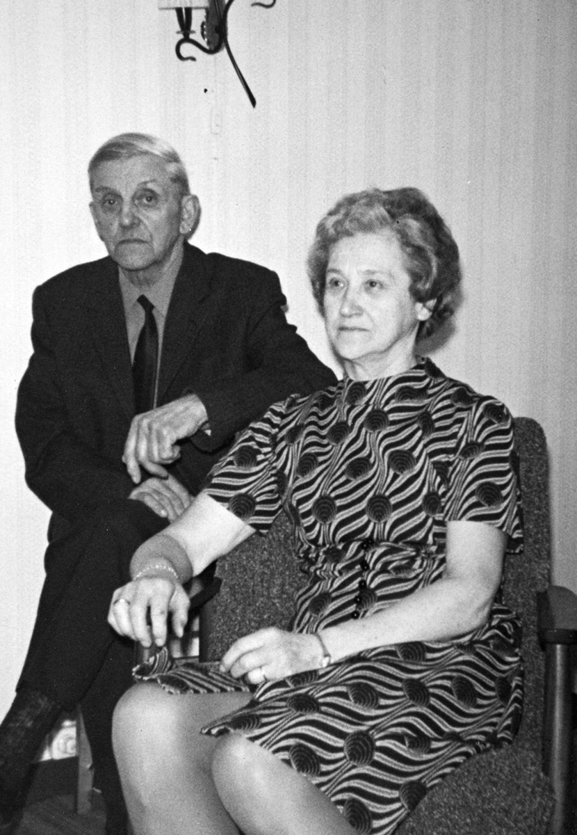 Ukjent, Berg, lille Gnr. 215, bnr. 1, Ringsaker. Ivar Teodor Sundflødt 1900-1973, Olga Sundflødt f. Aasen.