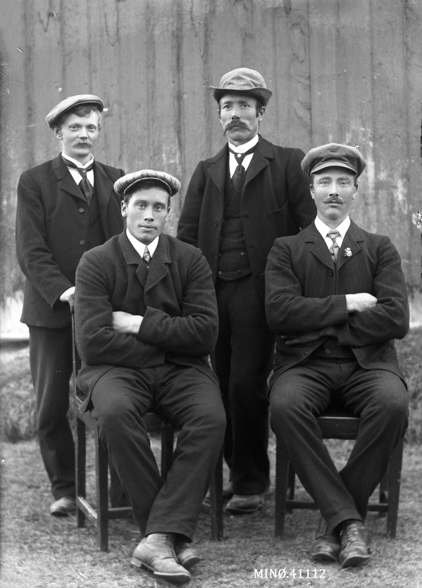 Oscar Holte, Portrett av fire menn