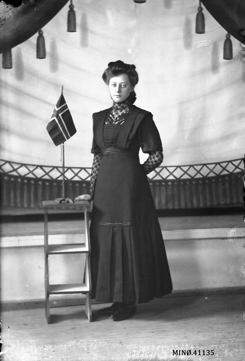 Oscar Holte, Portrett av kvinne. Alfild Aas.