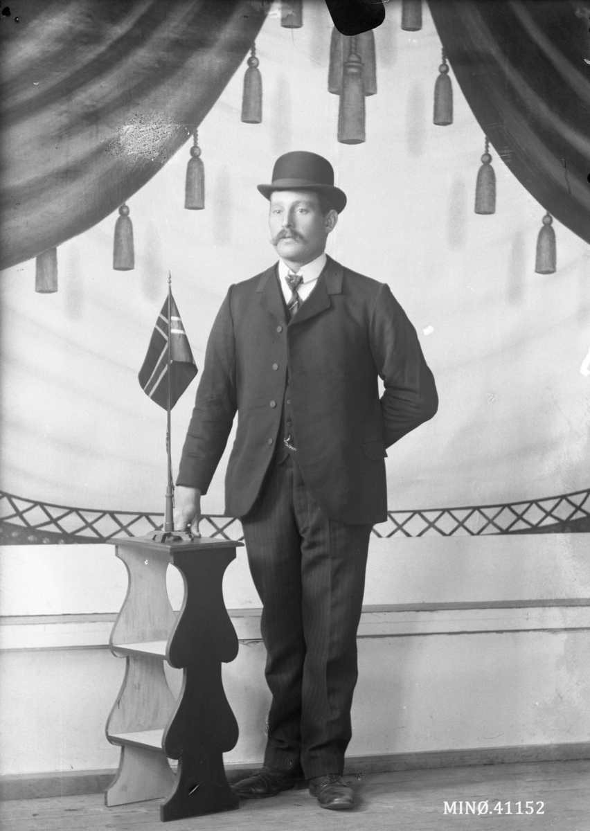 Oscar Holte, Portrett av mann