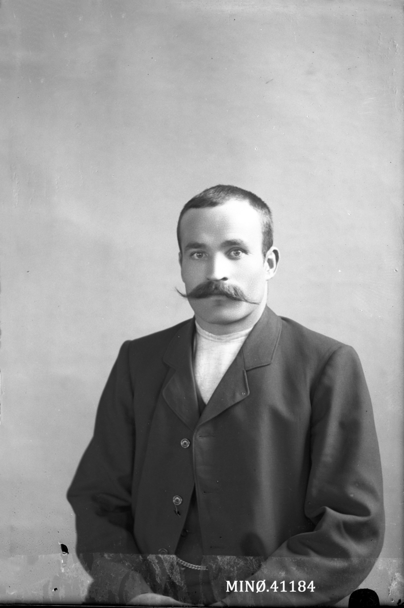 Oscar Holte, Portrett av mann