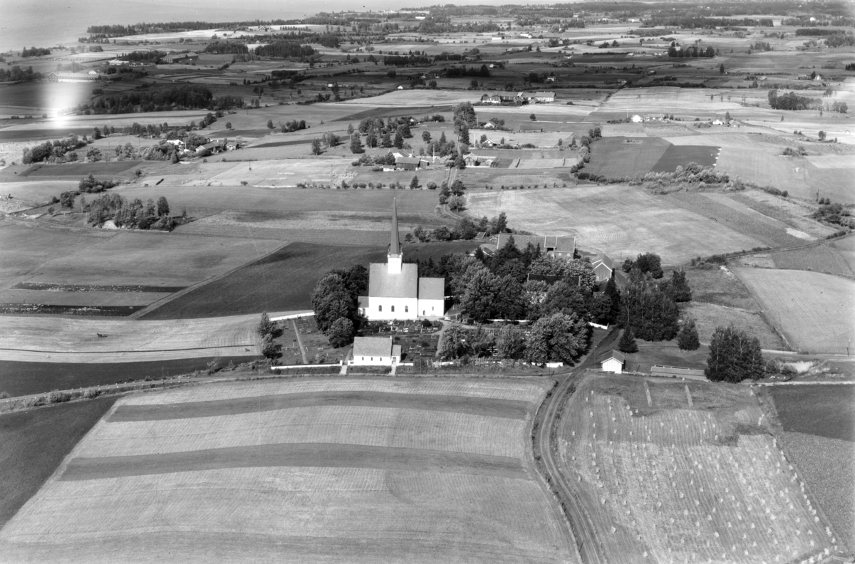 Widerøes Flyveselskap A/S, FLYFOTO, STANGE KIRKE, KULTURLANDSKAP
