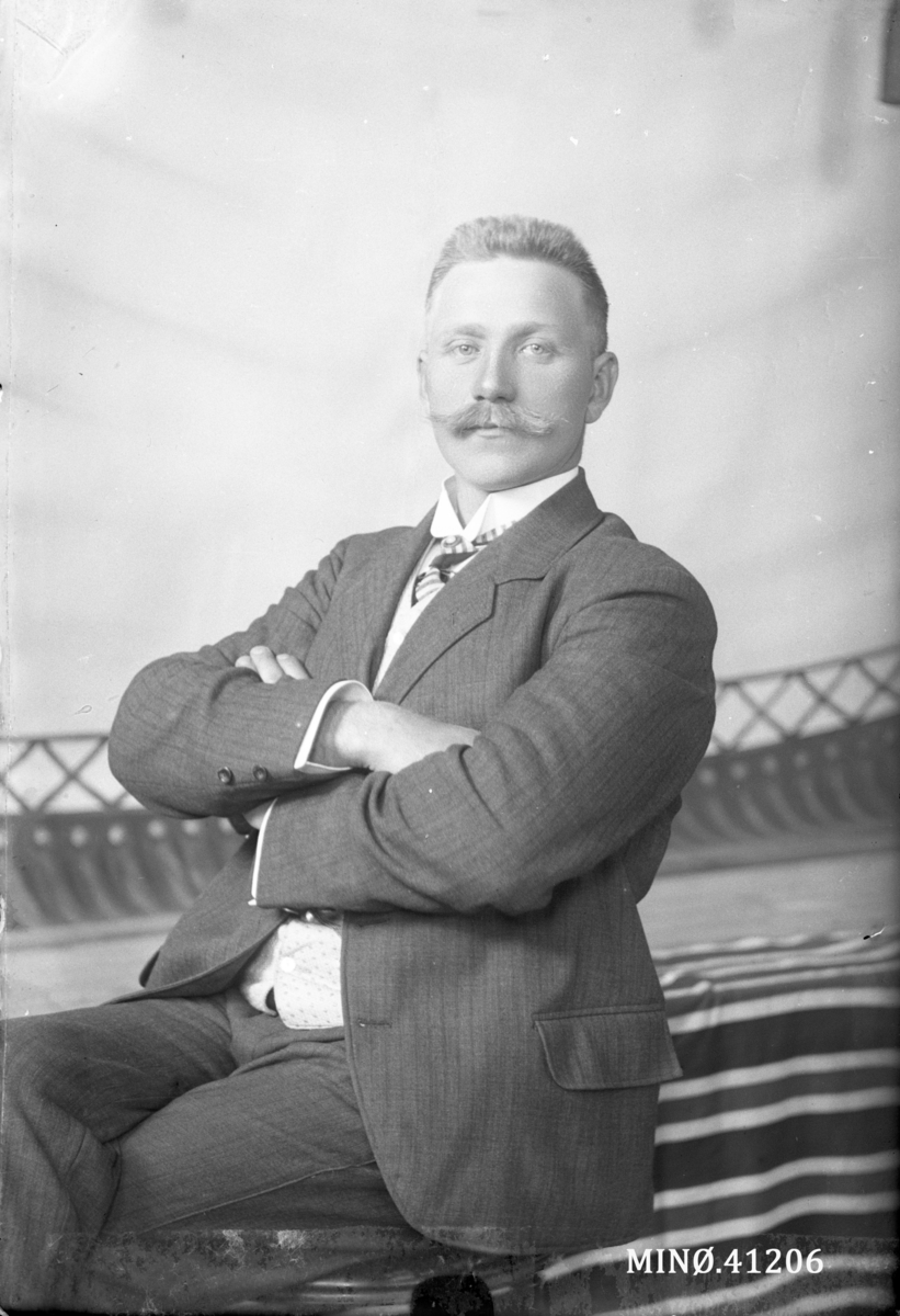 Oscar Holte, Portrett av mann