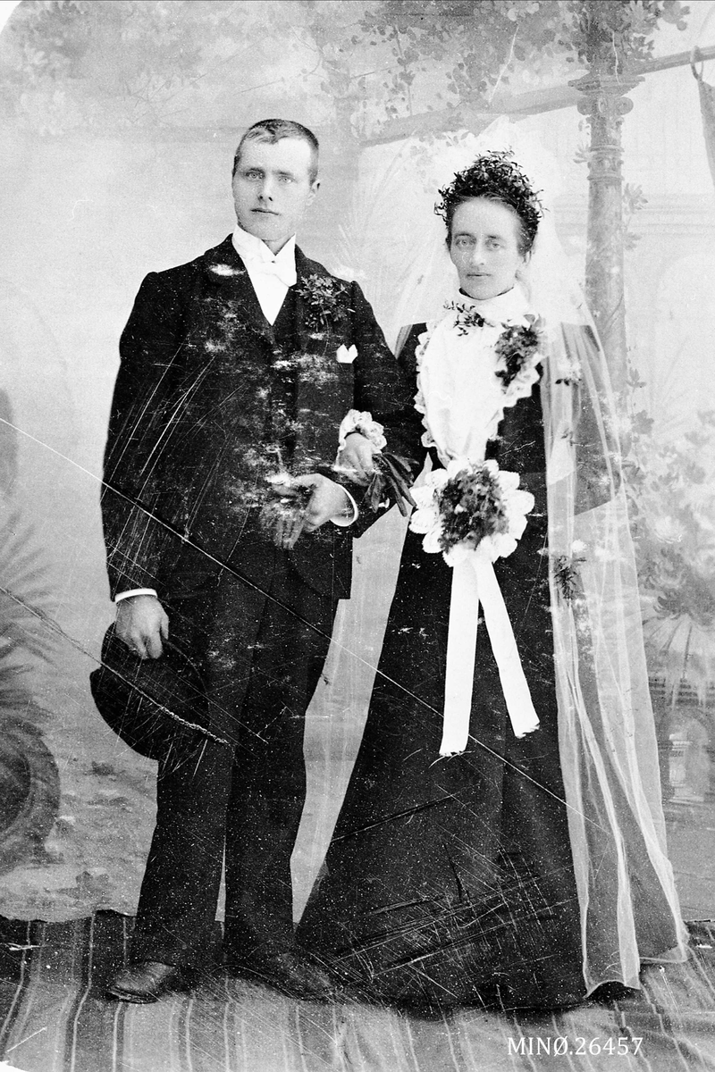 Henrik Augustinsson Stinessen, Bryllup. Erik Lerjordet f. Gammelstumoen f. 30. 1. 1879. Anne Lerjordet f. 12. 8. 1877, gift 1902.