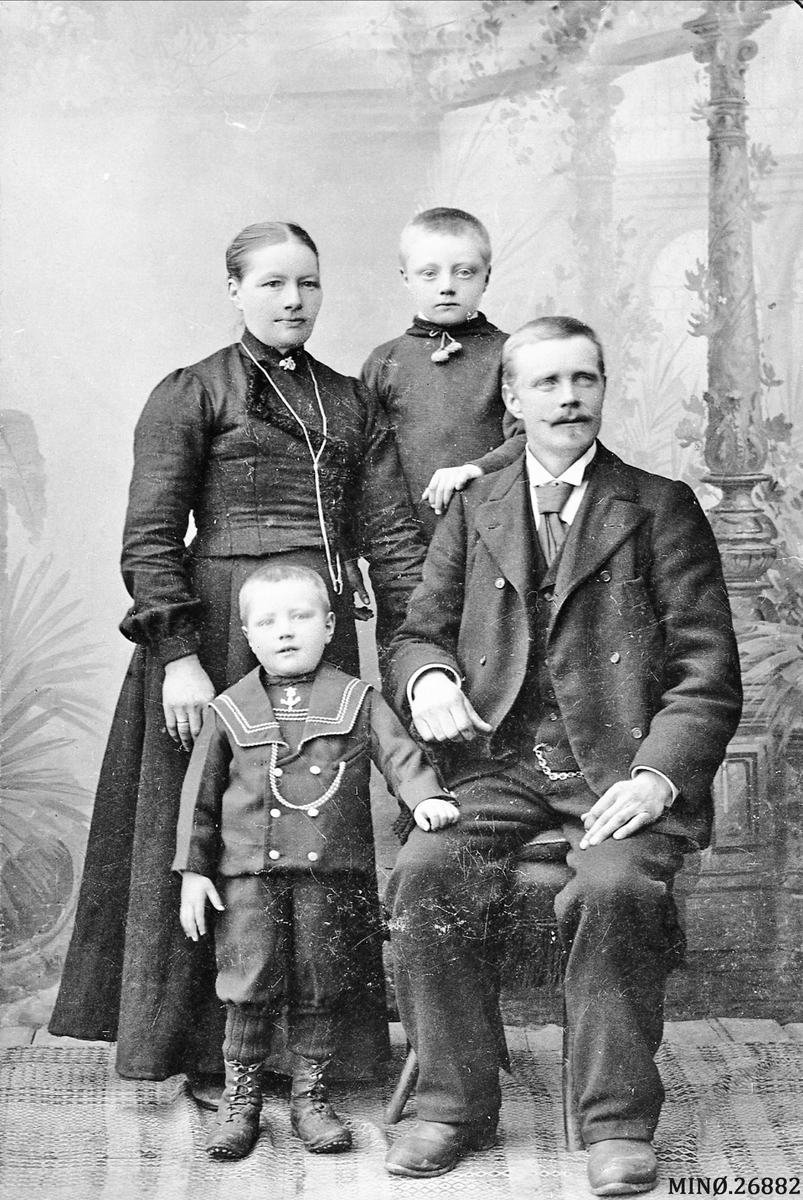 Henrik Augustinsson Stinessen, Familiebilde