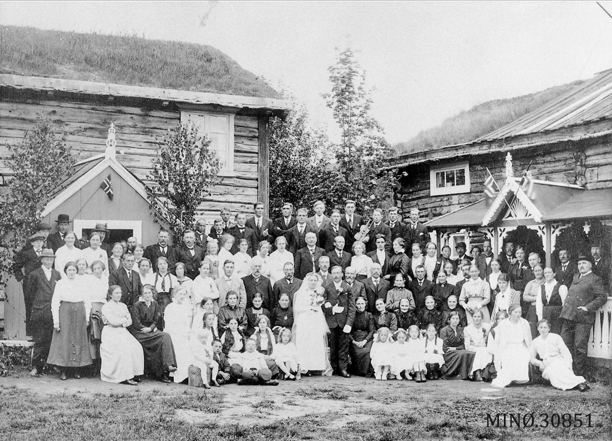 Henrik Augustinsson Stinessen, Bondegårdsbryllup.