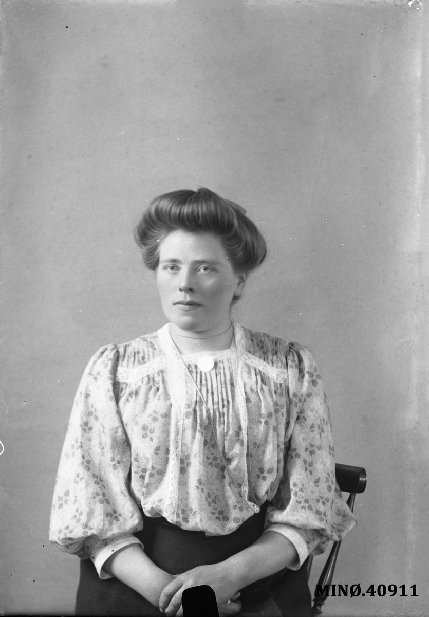 Oscar Holte, Portrett av kvinne - Eline Eggen