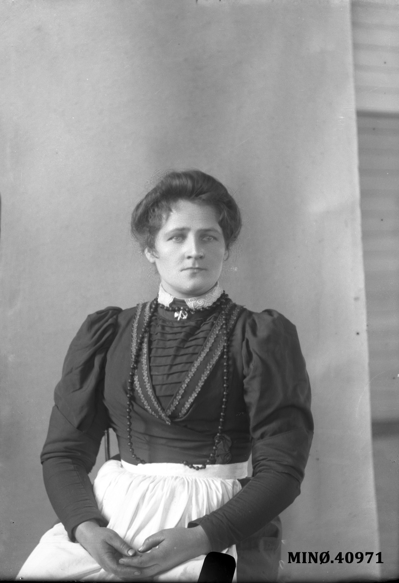 Oscar Holte, Portrett av kvinne - Thora Øien (9.10.1892-1951 i USA)