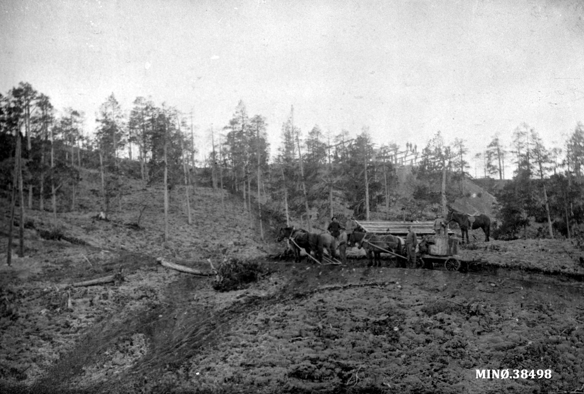 Ukjent, Anleggsarbeid? Menn og hester. Hestetransport