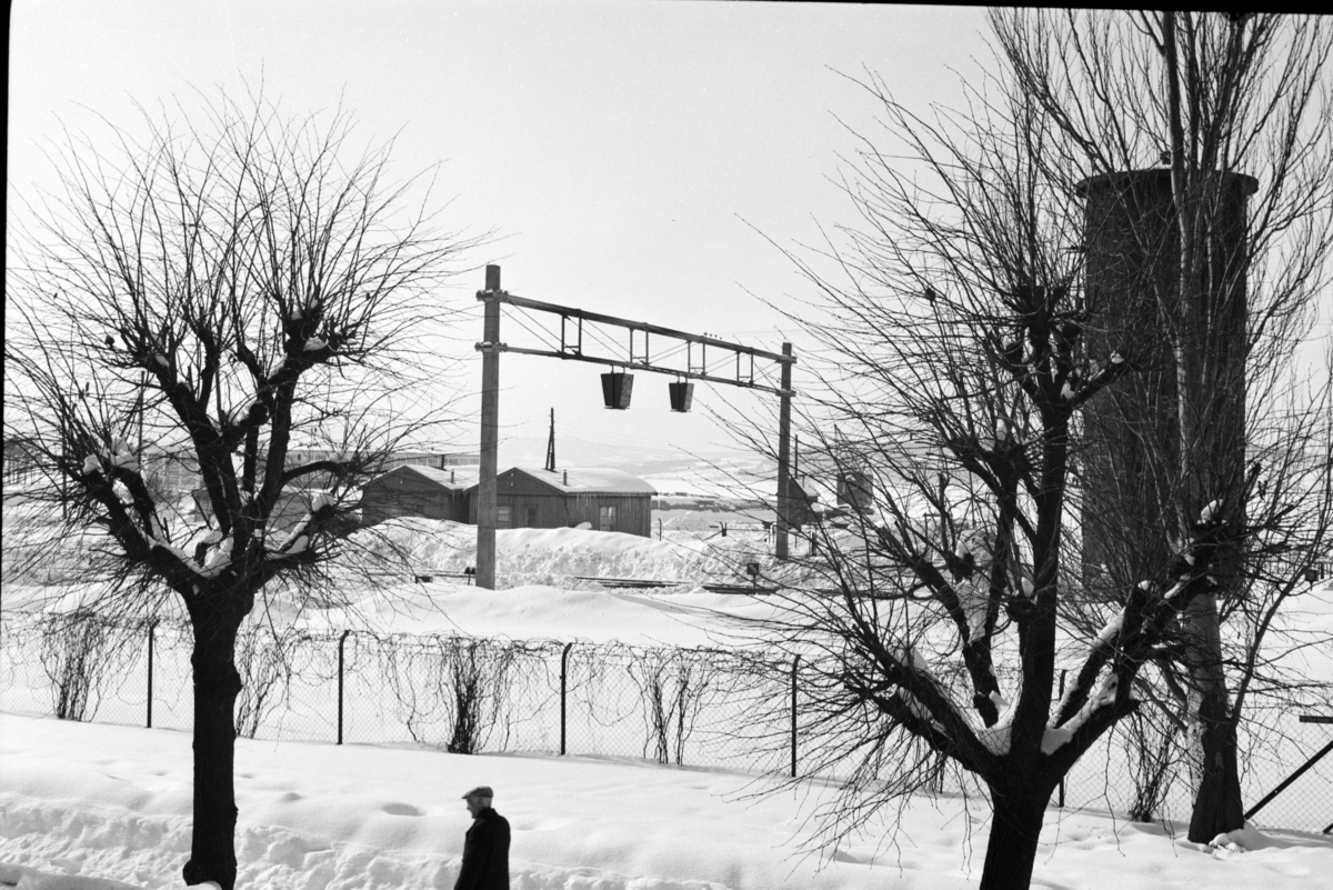 Johs. (Johannes) Johannessen, Hamar, Strandgata, vinter, utsikt mot jernbanen.