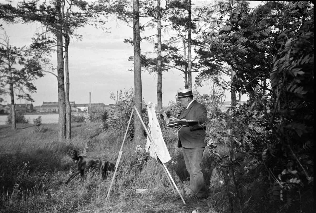 Johs. (Johannes) Johannessen, Kunstmaler Gunnar Gramm med staffeli på Tjuvholmen.