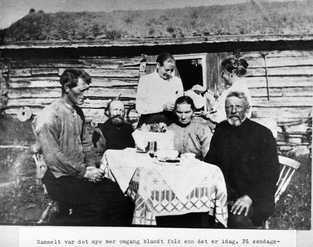 Rachel Haarseth, Personer, klær, bord, seterhus.