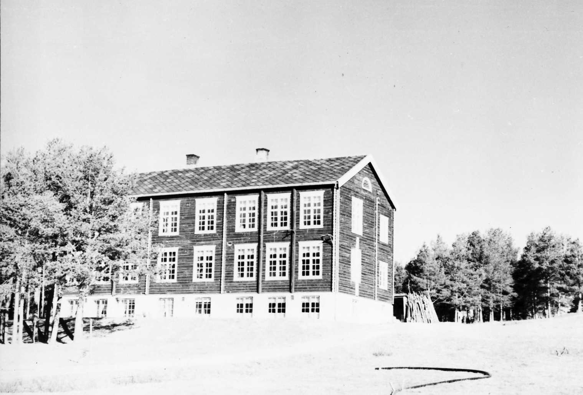Rachel Haarseth, Skolebygning.