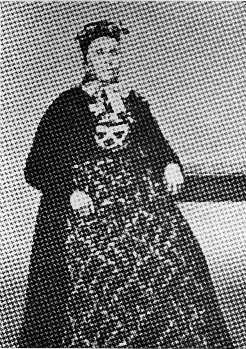 Rachel Haarseth, Kvinne, klær.