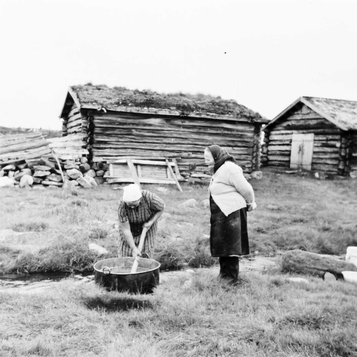 Rachel Haarseth, Kvinner, kjele, låve/fjøs.