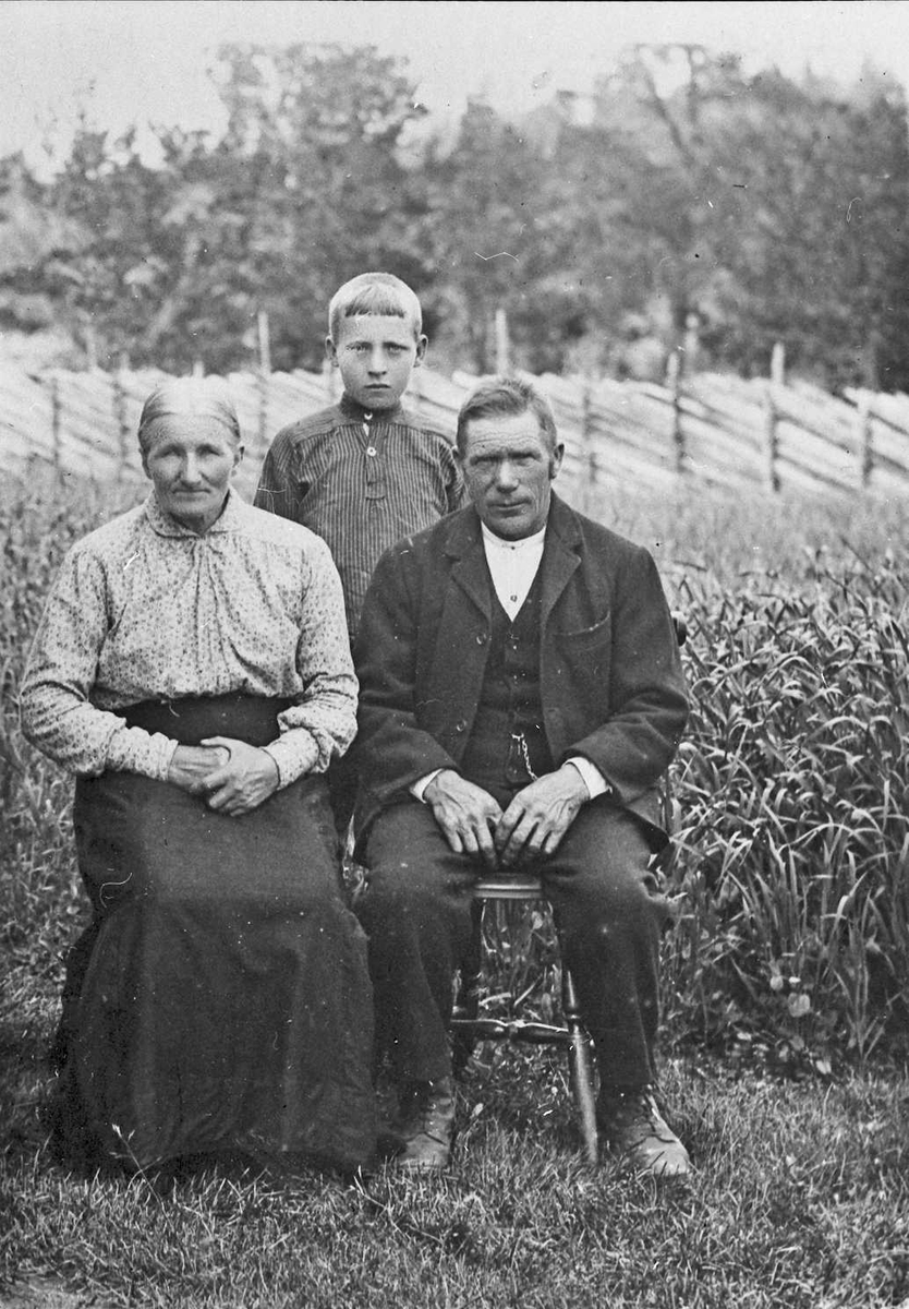 Alexander Bredstrøm Ansberg, Gruppebilde, personer, klær.