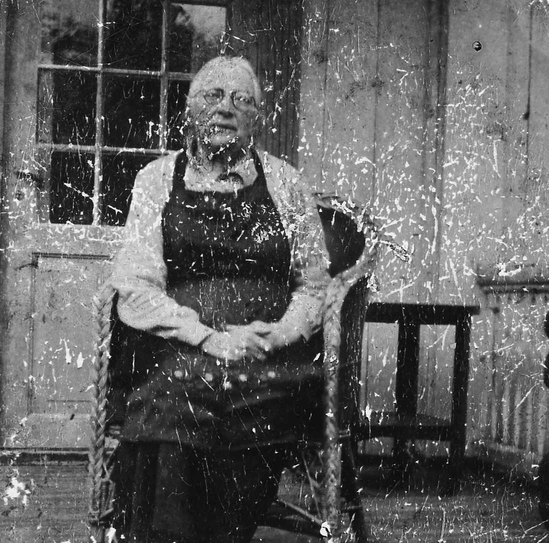 Rachel Haarseth, Kvinne, klær, bygning.