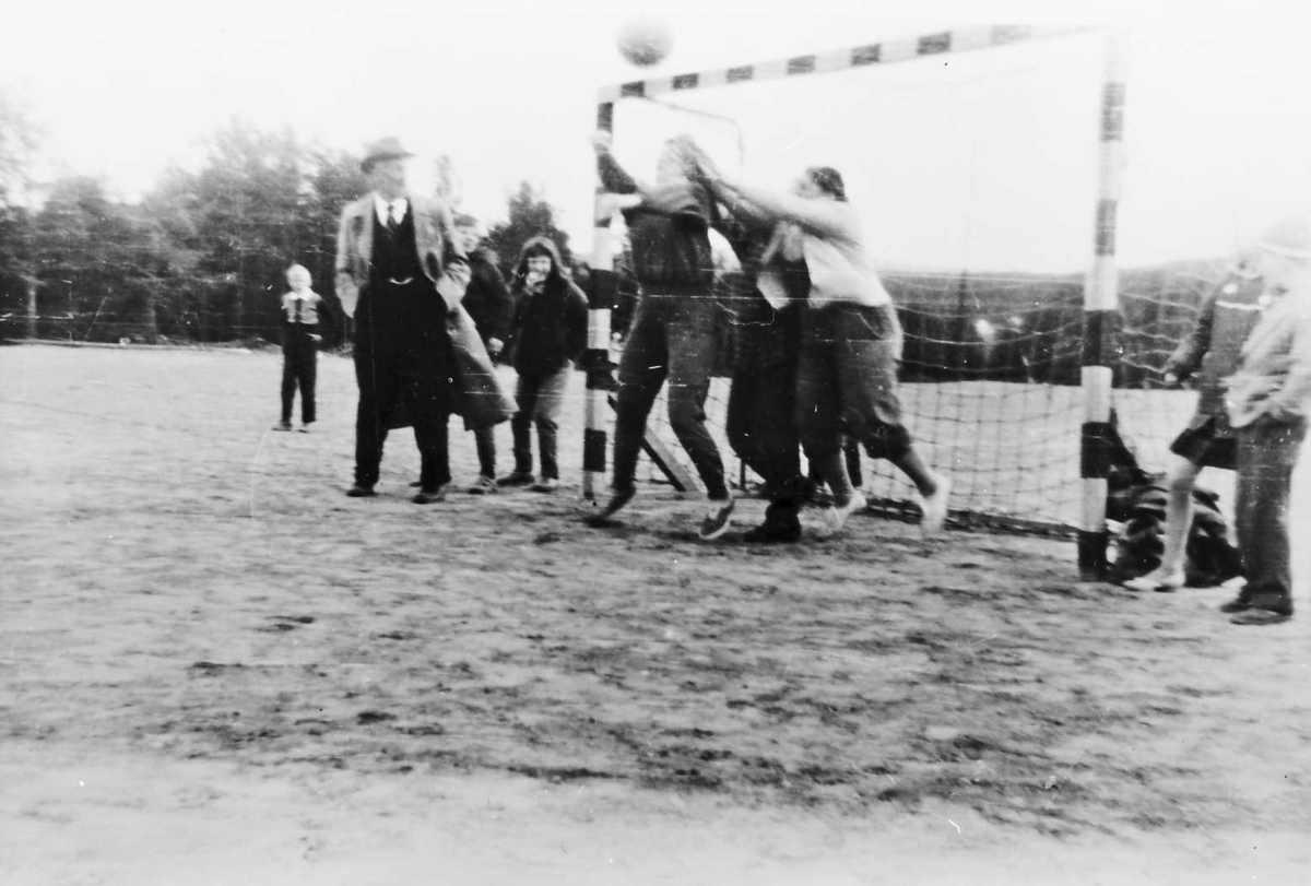 Rachel Haarseth, Håndballkamp, personer.