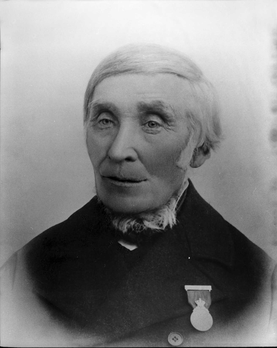 Rachel Haarseth, Portrett av en mann, klær.