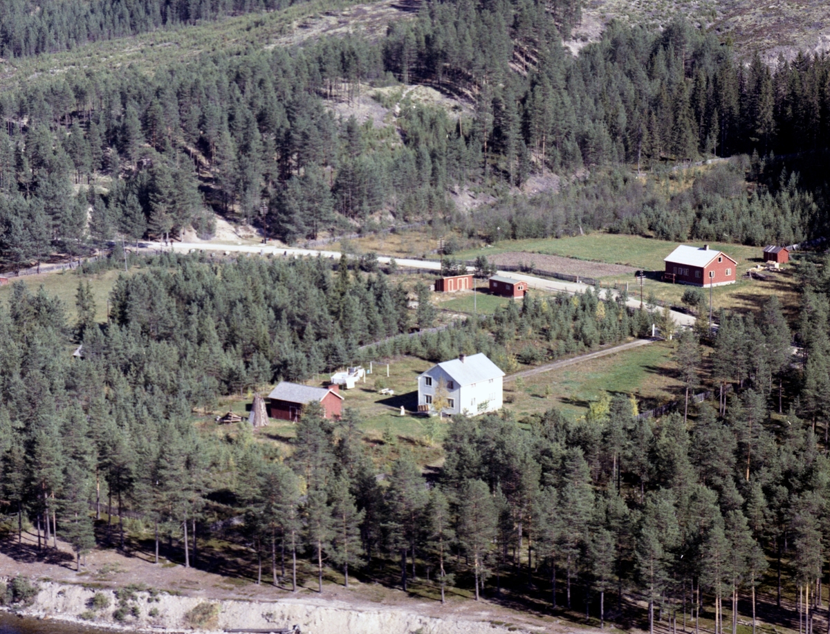 Widerøes Flyveselskap A/S, Bolighus