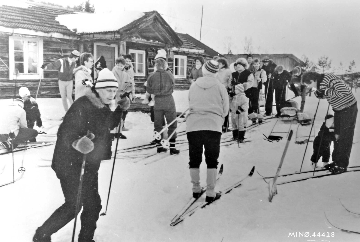Rachel Haarseth, Personer, ski og skistaver, seterhus.