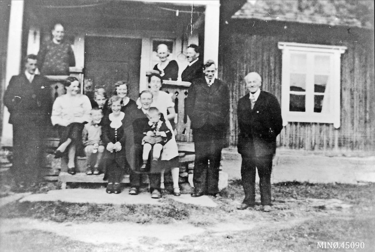 Ukjent, Gruppebilde, personer, Konfirmasjonsdagen til Aslaug Dalen (Kvistli), f. 1924