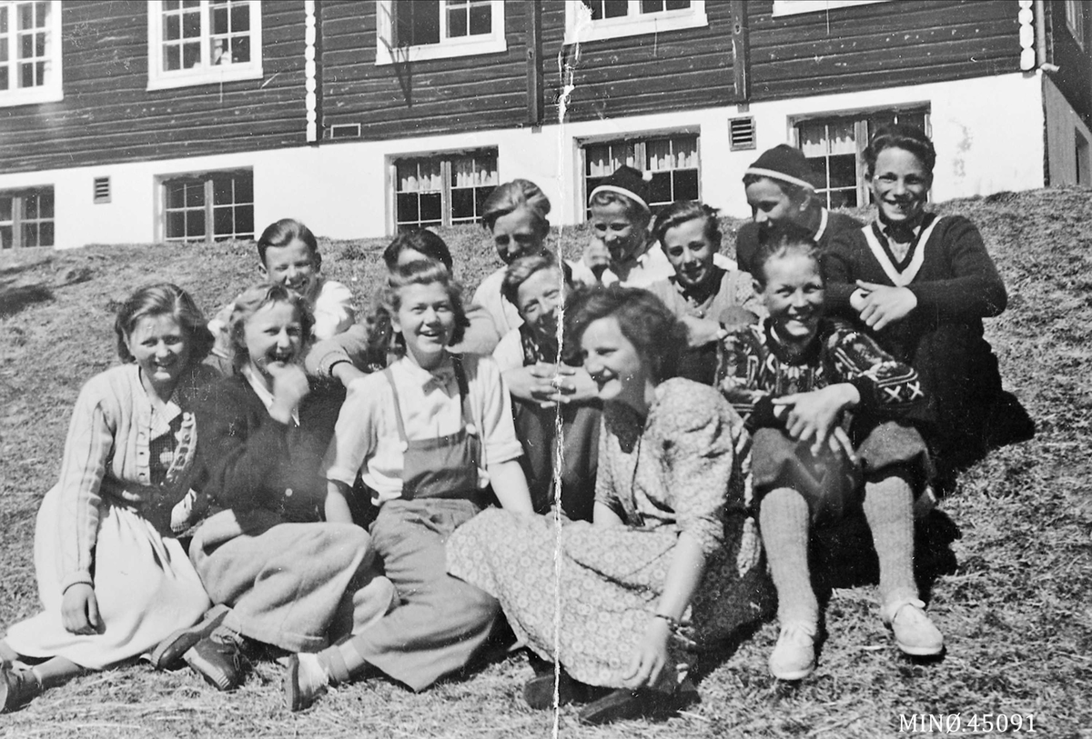 Ukjent, Gruppebilde, skole. Framhaldsskulen 1950-51. Navn - se ringperm