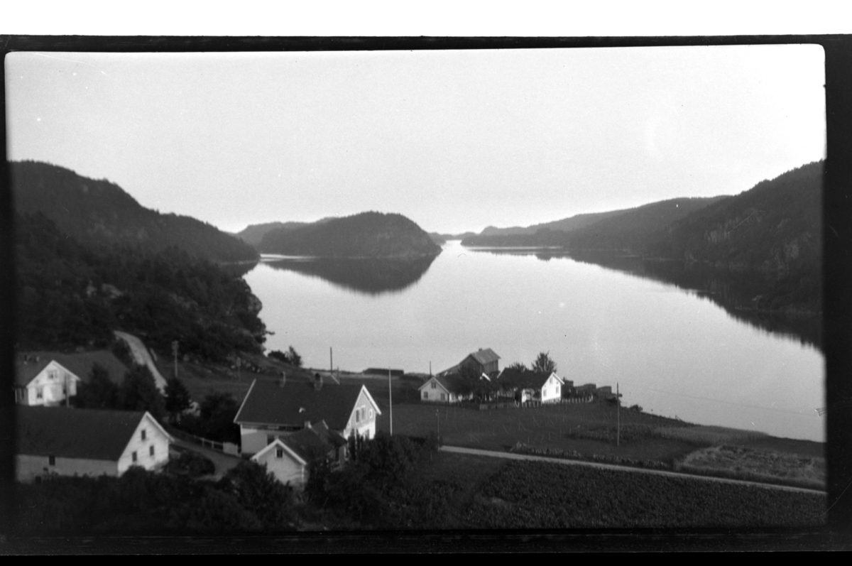Rolf Sr. Sundt, Utsikt fra Vågsvollsletta, Farsund. Fotografert 1930.