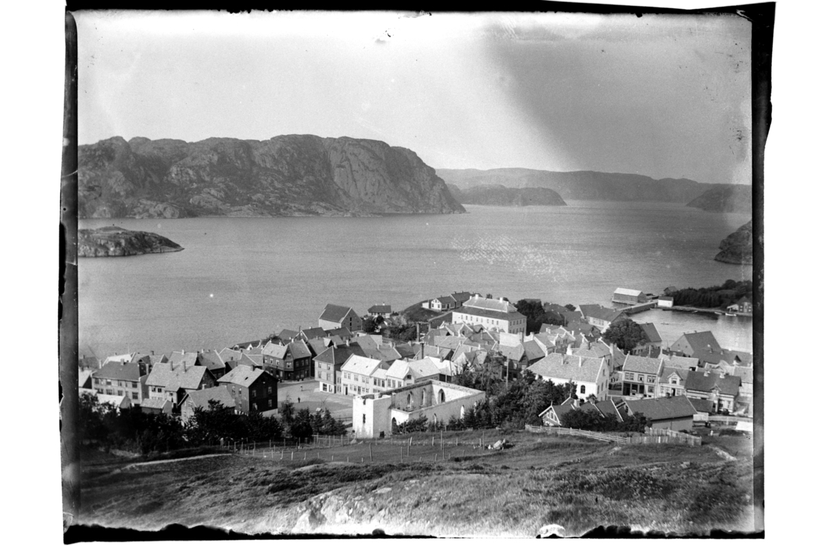 Rolf Sr. Sundt, Utsikt fra Varbakk mot Farsund, etter bybrannen 1901. Fotografert 1903.