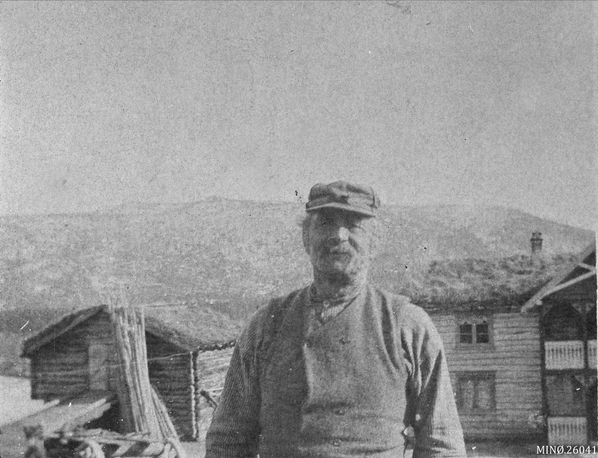 Ivar Ryen, Portrett av mann. Ola Ryhaug