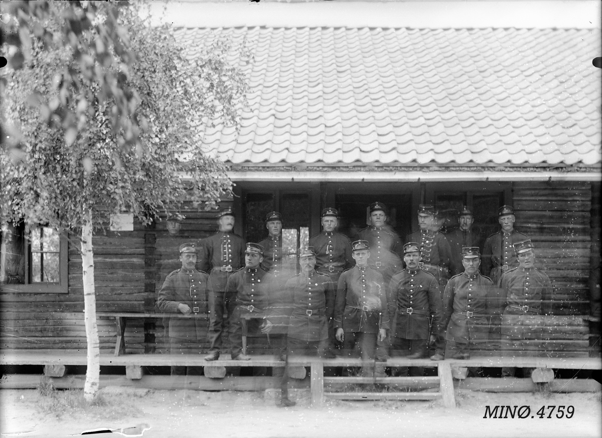 Peder J. Bredalslien, uniform, militær, gruppebilde