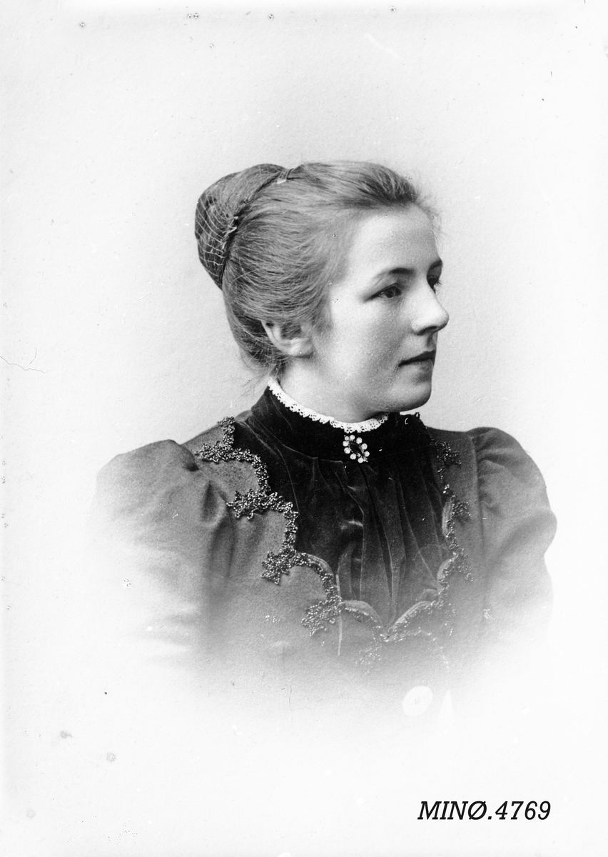 Peder J. Bredalslien, Portrett av kvinne