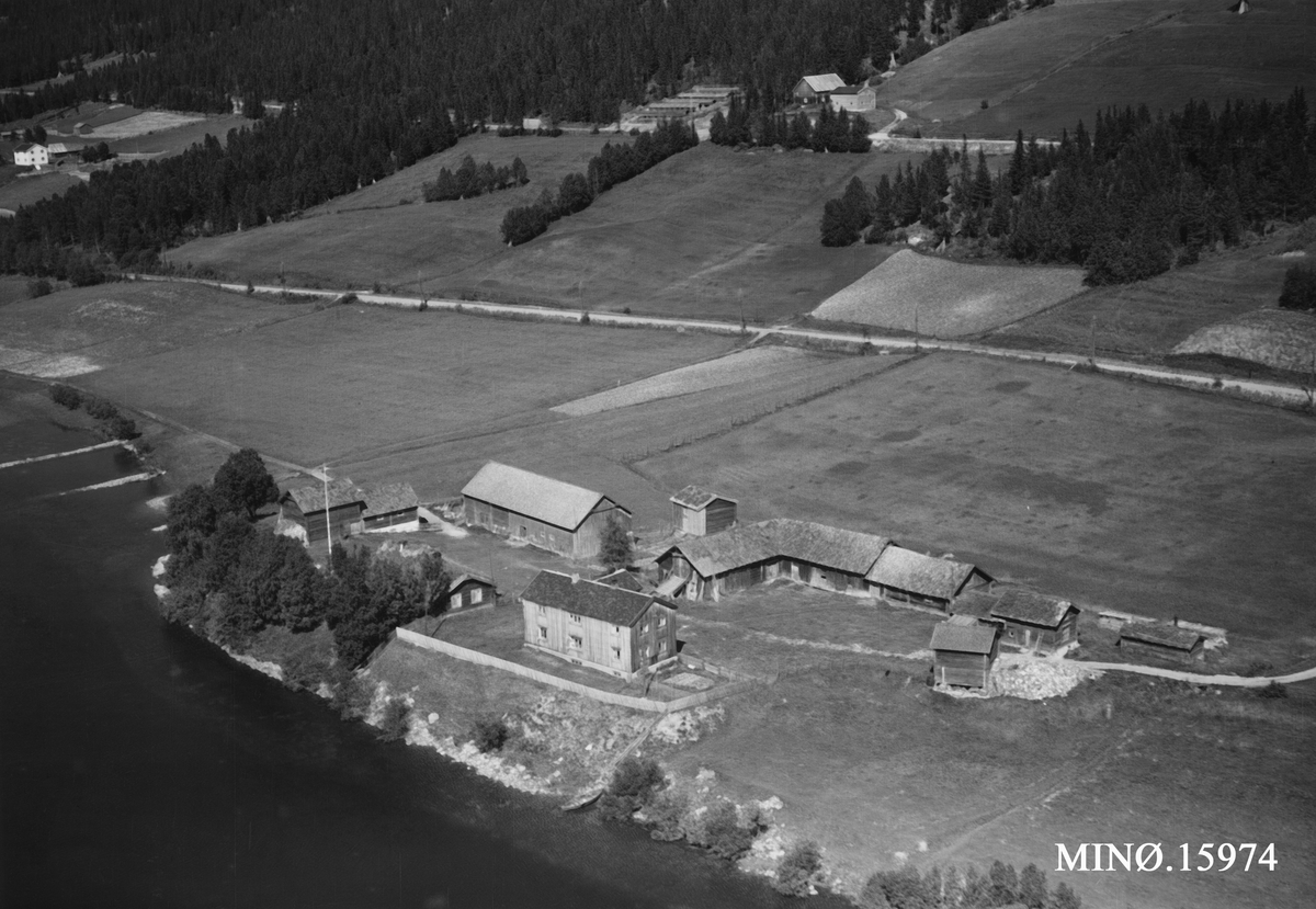 Widerøes Flyveselskap A/S, Gardsbruk, Bergebakken