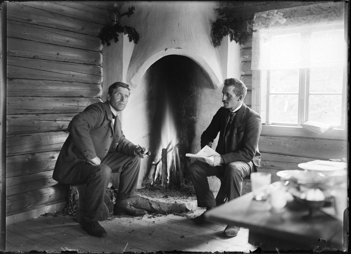 Otto W. F. Mejlænder, T.v. forfatter Hans Seland t.h. forfatter Sven Moren.