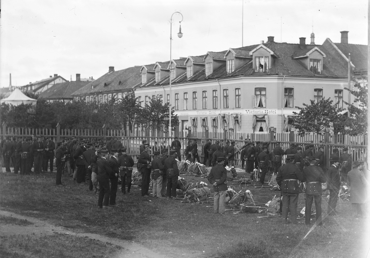 Johannes Larsen Alhaug, Militære, Soldater, moblisering 1905. Hamar Jernbanestasjon
