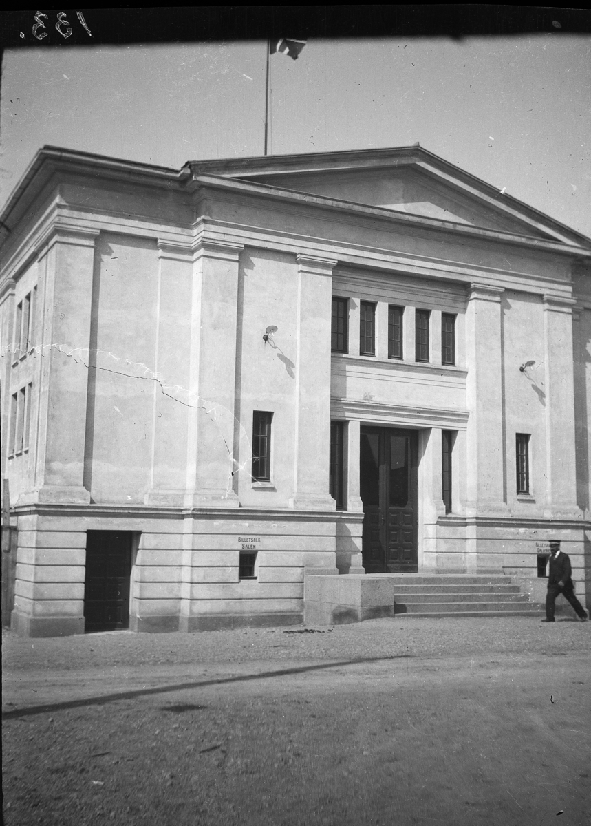 Karl Andreas Diesen, Skien turnhall, eksteriør.